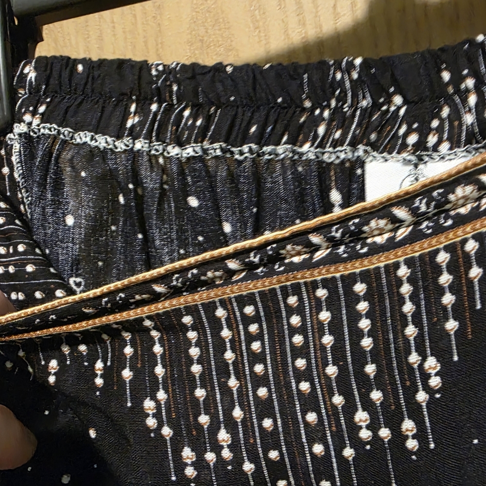 Elegant Black and Gold Wide Leg Pants - Picture 4 of 4